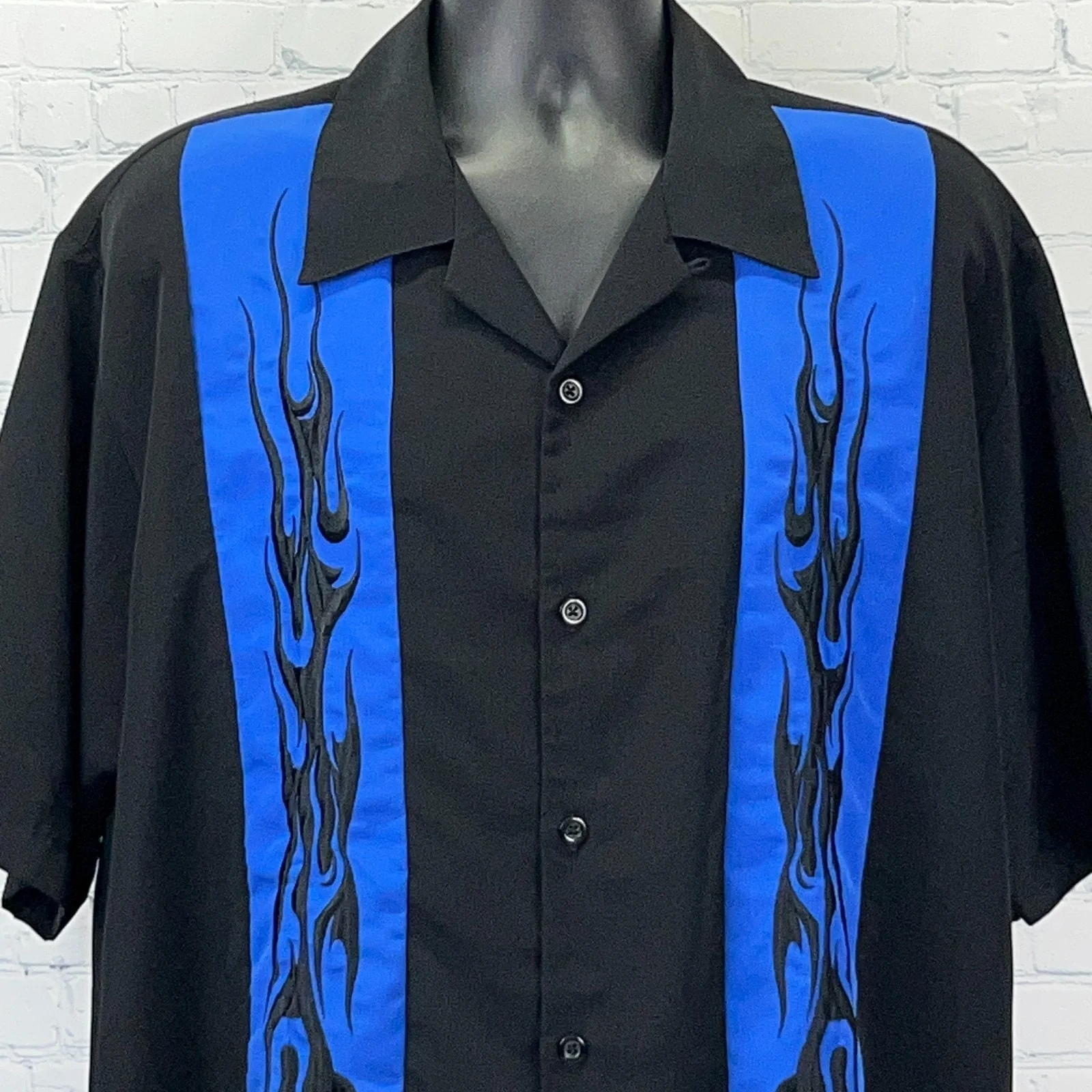 Vintage & Streetwear Men's Clothing: Tees, Jackets, Sweaters & More