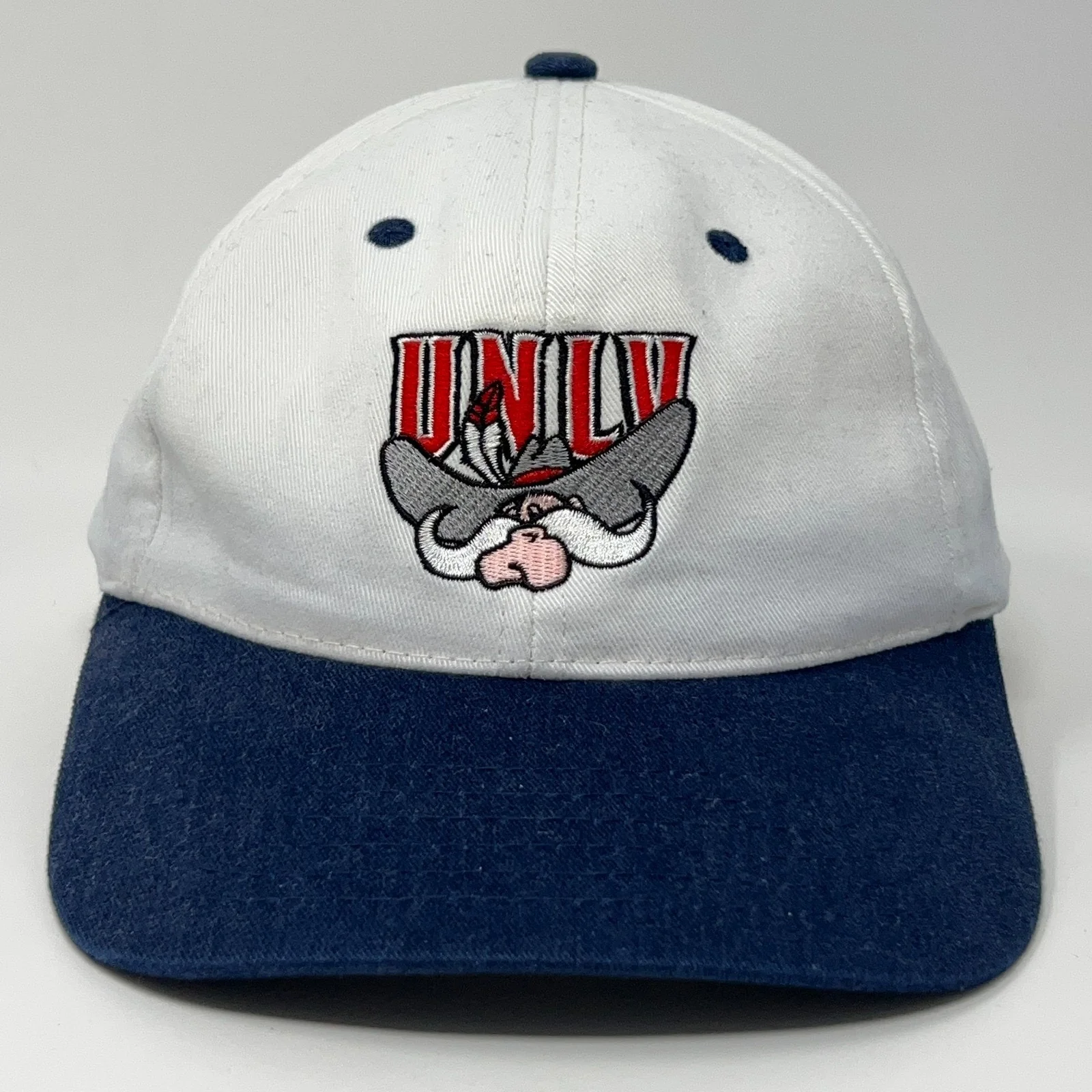 Vintage & Streetwear Accessories: Hats, Bags, Jewelry & More